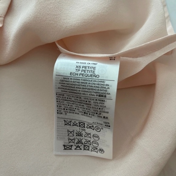 (NWT) Banana Republic Women’s Silk Pink Blouse, XS (Petite) - Picture 10 of 16